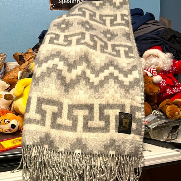 Alpaca Superfine Gray And White Wool Fringed Throw Blanket
